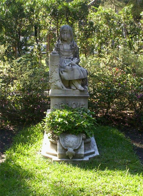 Halloween Travel: Haunted Bonaventure Cemetary - Savannah, Georgia